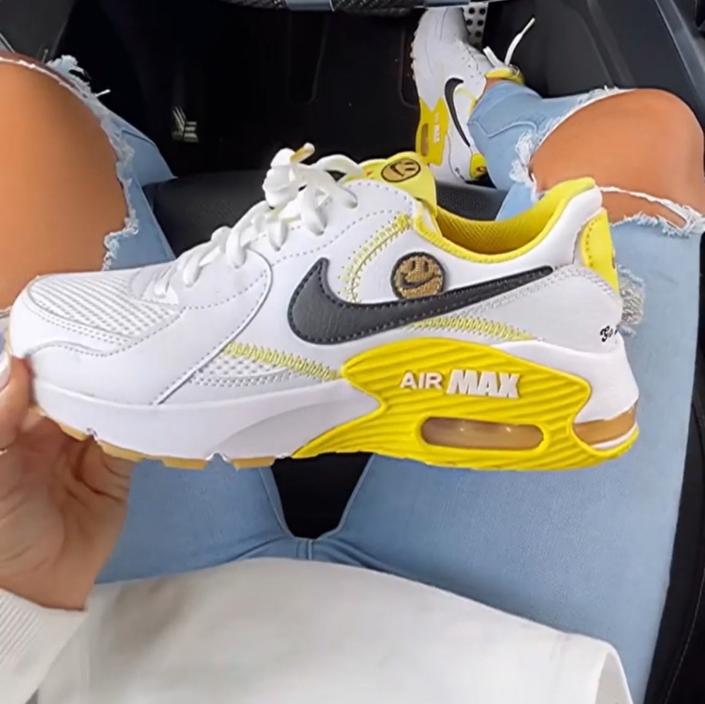 Limited edition nike air max go the extra mile